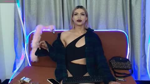 Snapshot of 01klhoe01 chatting on 6, 3, 2026 Klhoe Carter 3 online show from 6, 3, 2026