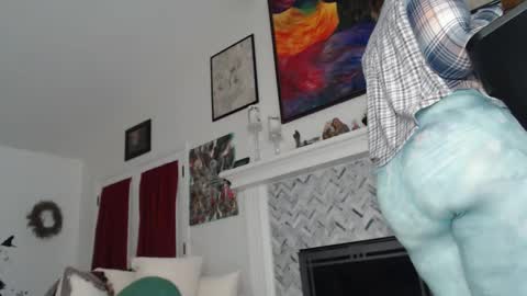 Aurora Willows online show from 10, 3, 2025