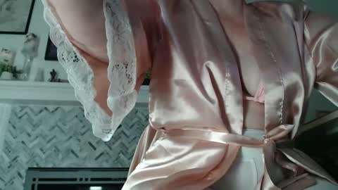 Aurora Willows online show from 5, 3, 2026