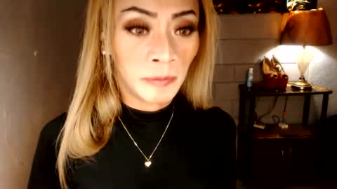 Snapshot of 1bigsurprise4you chatting on 4, 8, 2026 angel online show from 4, 8, 2026
