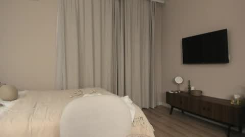 Lily 3 online show from 27, 9, 2025