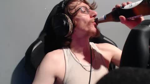 Snapshot of 2big2hype chatting on 22, 5, 2026 cheif online show from 22, 5, 2026