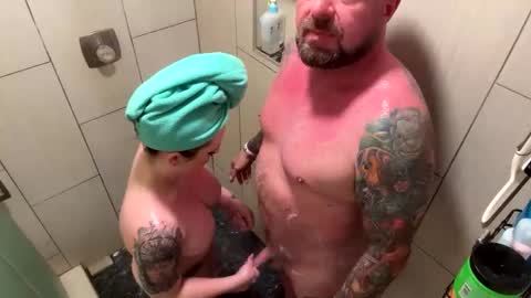 Snapshot of 2freakycouple24 chatting on 22, 9, 2025 Zak and Raegan online show from 22, 9, 2025