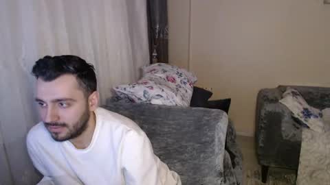 Snapshot of 2handsomeman chatting on 4, 5, 2026 Berk online show from 4, 5, 2026