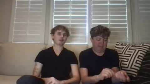 Roommates online show from 13, 4, 2026