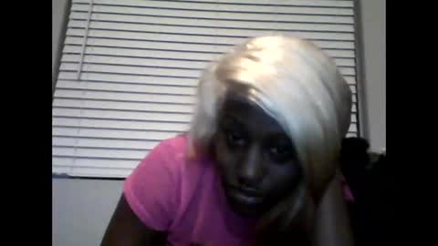 Snapshot of 304divinekarma chatting on 26, 10, 2025 GamerBaddieLux online show from 26, 10, 2025