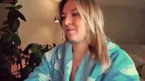 Snapshot of 5_in_one chatting on 3, 7, 2026 Sunshine online show from 3, 7, 2026