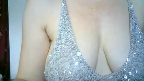 Snapshot of 77lilu chatting on 12, 7, 2026 Lilu online show from 12, 7, 2026