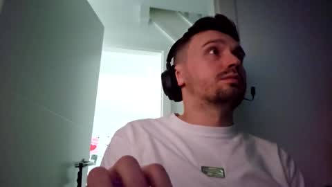 Snapshot of 8inchdude93 chatting on 4, 11, 2025 8inchdude93 online show from 4, 11, 2025