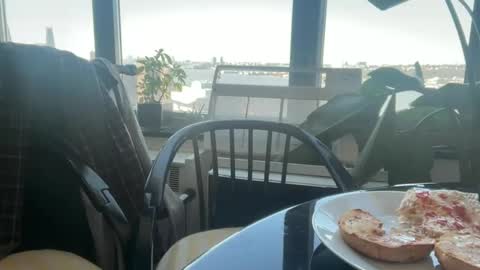 Snapshot of 8thsnd chatting on 9, 10, 2025 huh online show from 9, 10, 2025