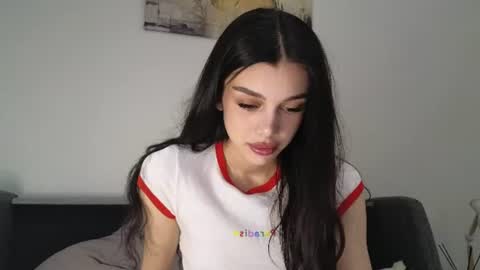 Snapshot of 9west chatting on 7, 7, 2026 KARINA online show from 7, 7, 2026
