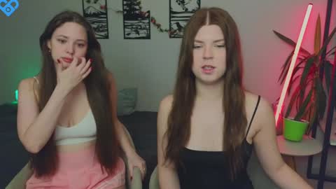 Snapshot of _52_ chatting on 20, 1, 2025 EMILY AND MARCUS online show from 20, 1, 2025