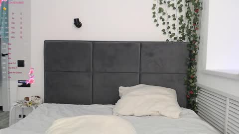 Snapshot of _52_ chatting on 3, 11, 2025 EMILY AND MARCUS online show from 3, 11, 2025