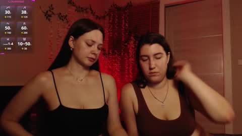 Snapshot of _52_ chatting on 17, 12, 2025 EMILY AND MARCUS online show from 17, 12, 2025