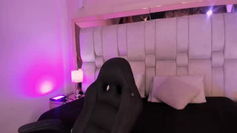 Snapshot of _abbymiller_ chatting on 21, 10, 2025 Abbye Miller online show from 21, 10, 2025