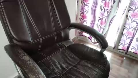 _aleena_ online show from 25, 10, 2025