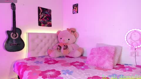 Snapshot of _ali_danniella_ chatting on 27, 7, 2026 danniella Indepeding Model online show from 27, 7, 2026