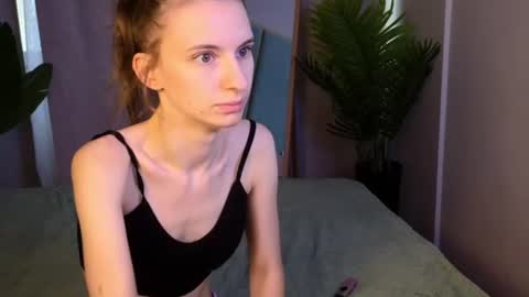 _ash_leyy_ online show from 22, 7, 2026