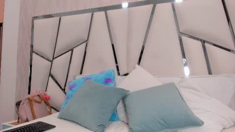 Snapshot of _aurora18 chatting on 9, 6, 2026 Aura online show from 9, 6, 2026