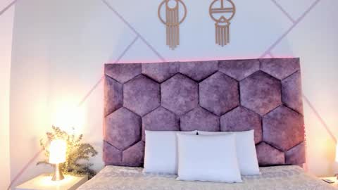 _aurora_collins_ online show from 17, 2, 2026