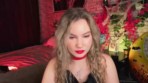 Snapshot of _bellaclark chatting on 29, 10, 2025 Bella online show from 29, 10, 2025