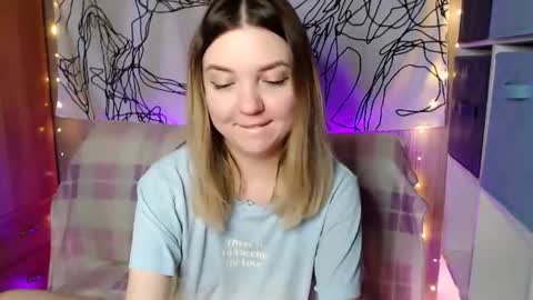 Snapshot of _blonde_barbie_ chatting on 5, 7, 2026 Elizabeth online show from 5, 7, 2026