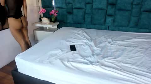 _bonnyandclyde online show from 4, 3, 2026