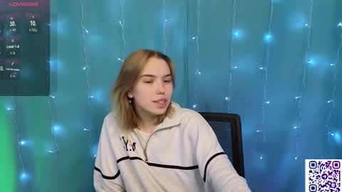 Snapshot of _capybara0_0 chatting on 8, 3, 2025 _capybara0_0 online show from 8, 3, 2025