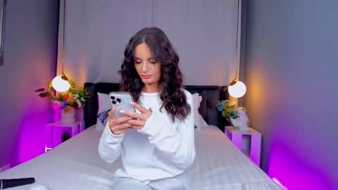 _carlawhite_ online show from 2, 10, 2025