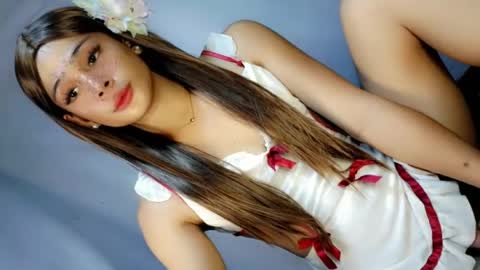 Snapshot of _caroline18_ chatting on 25, 7, 2026 Kate flores online show from 25, 7, 2026
