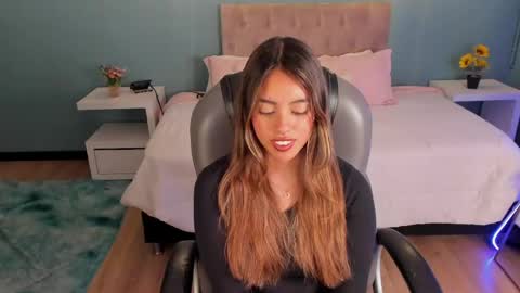 Snapshot of _charlotte_evans_2 chatting on 17, 4, 2026 Charlote online show from 17, 4, 2026