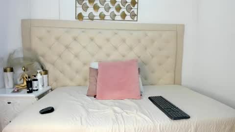 Chloe  online show from 19, 2, 2025