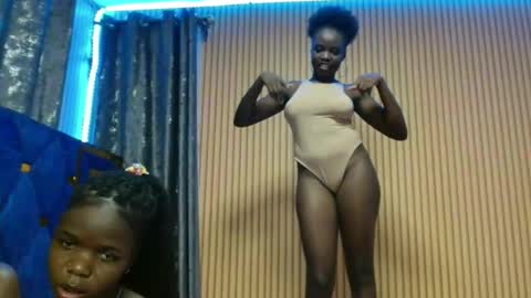 Snapshot of _elinah chatting on 28, 11, 2025 Elinah online show from 28, 11, 2025