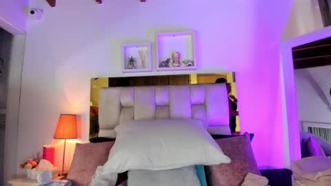 Isabella online show from 22, 10, 2025