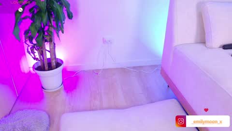 Snapshot of _emilymoon_x chatting on 19, 5, 2026 Emi online show from 19, 5, 2026
