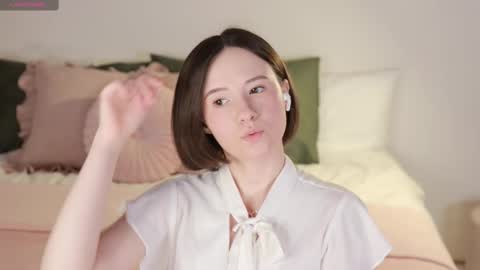 Essie  online show from 7, 3, 2025