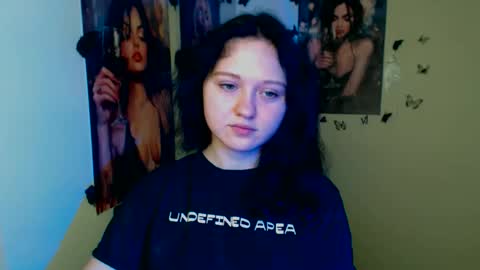 Snapshot of _foxy_lady chatting on 4, 11, 2025 Alice online show from 4, 11, 2025