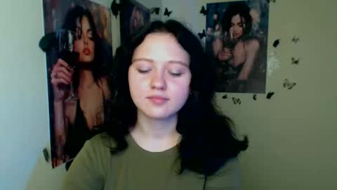 Snapshot of _foxy_lady chatting on 10, 11, 2025 Alice online show from 10, 11, 2025