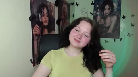 Snapshot of _foxy_lady chatting on 22, 4, 2026 Alice online show from 22, 4, 2026