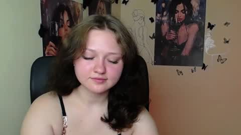 Snapshot of _foxy_lady chatting on 29, 6, 2026 Alice online show from 29, 6, 2026