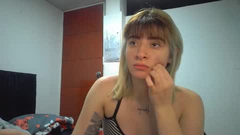 Snapshot of _genesid_dixton chatting on 4, 4, 2026 Mia-foster online show from 4, 4, 2026