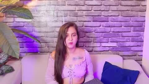 Snapshot of _ivone chatting on 17, 11, 2025 Annie online show from 17, 11, 2025