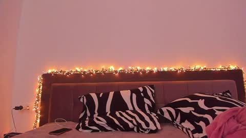 _just_a_simple_girl online show from 15, 1, 2025