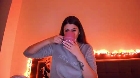 _just_a_simple_girl online show from 4, 2, 2025