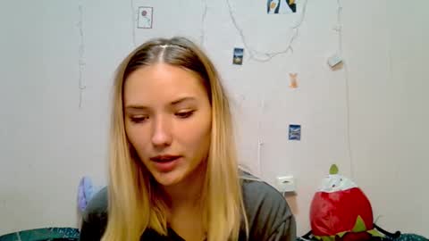 _kikiclark_ online show from 18, 9, 2025