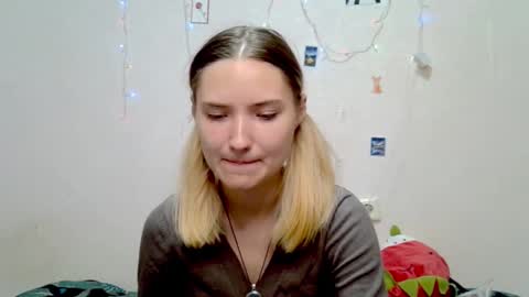 _kikiclark_ online show from 20, 9, 2025