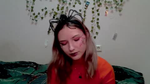 _kikiclark_ online show from 31, 10, 2025