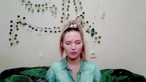 _kikiclark_ online show from 5, 12, 2025