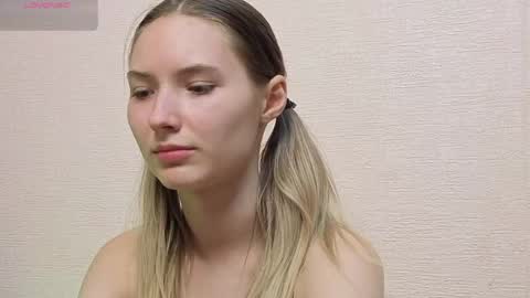 _kikiclark_ online show from 24, 5, 2026