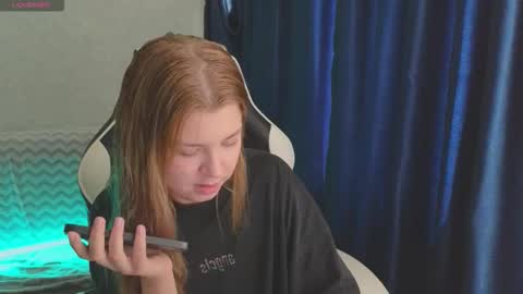 Snapshot of _kirieshka chatting on 18, 9, 2025 Molly   Emily online show from 18, 9, 2025